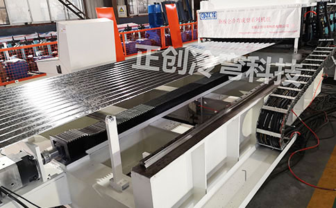 水倉(cāng)成型設(shè)備